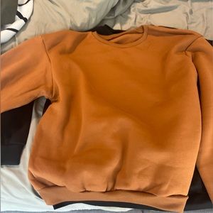 Two crewneck size XL